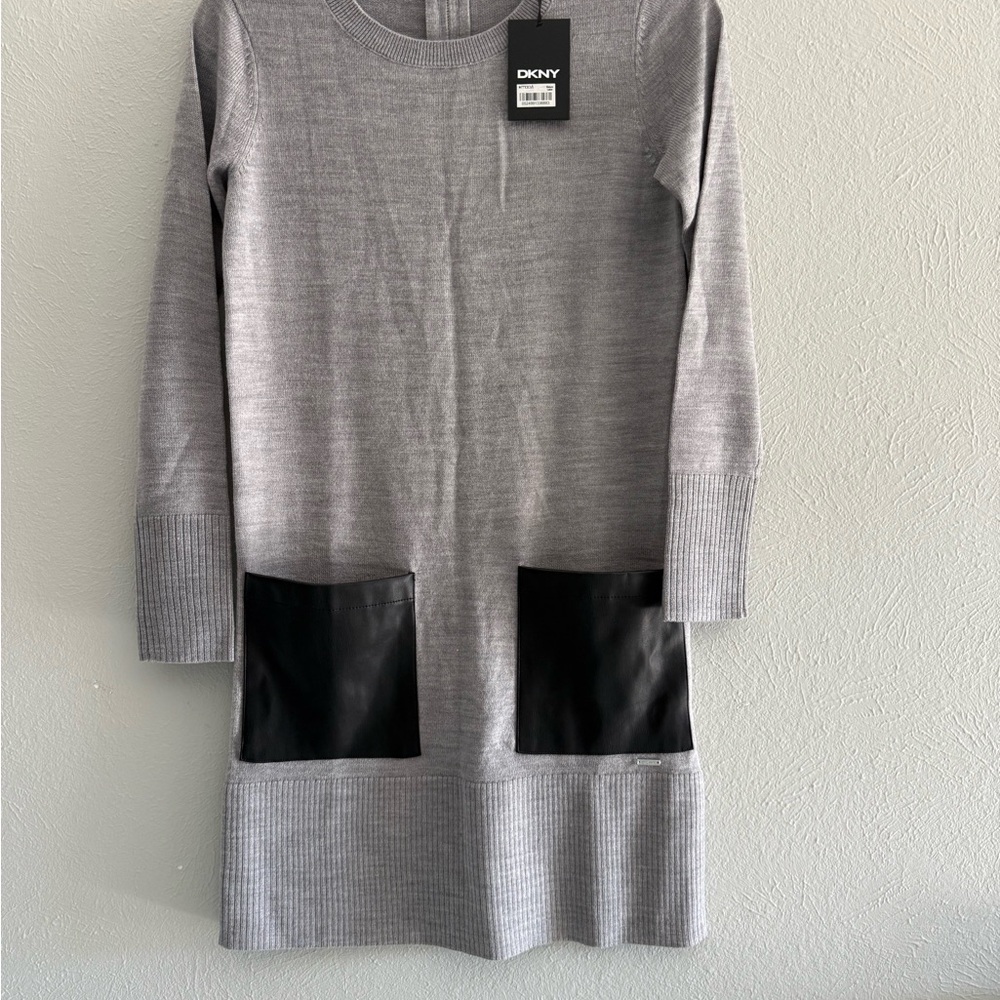 DKNY Long Sleeve Gray Dress with Black Pockets
PTP 17-19”, length 34”